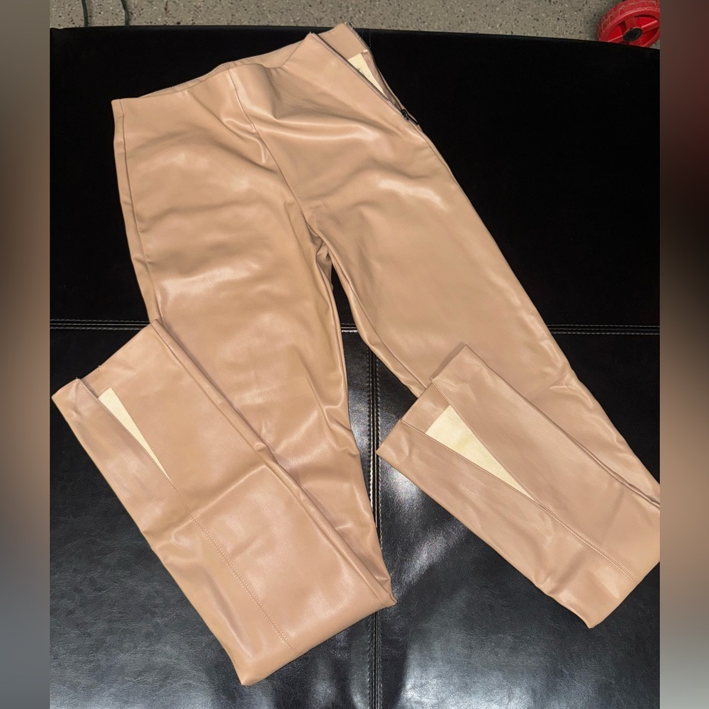 Women’s brand new tan beige stylish cute leather pants bottoms Zara size small